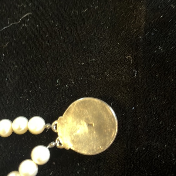 Versace pearl and Medusa silver clasp bracelet - Picture 6 of 9